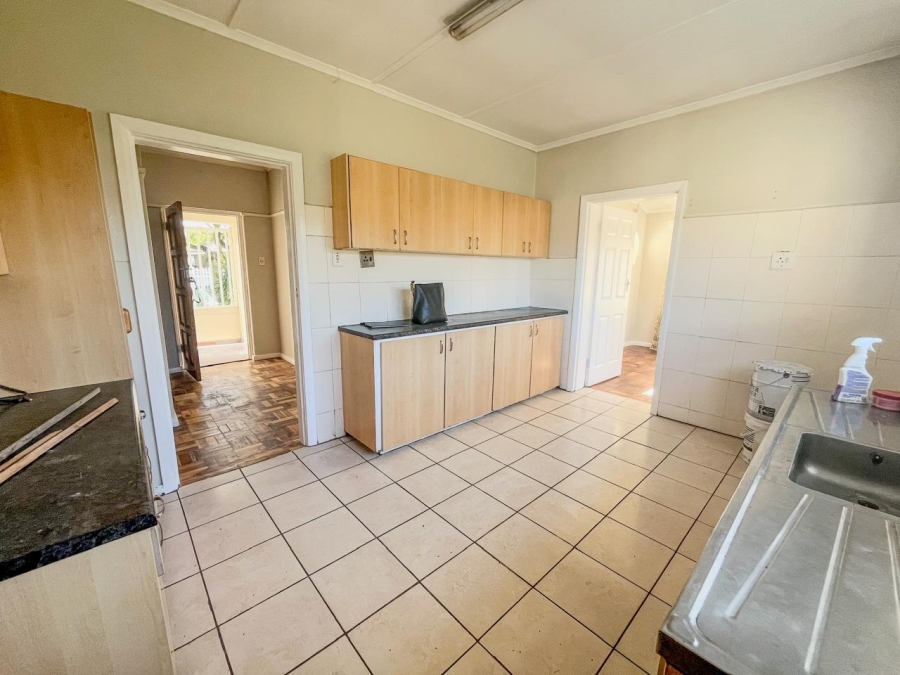 To Let 4 Bedroom Property for Rent in Thornton Western Cape